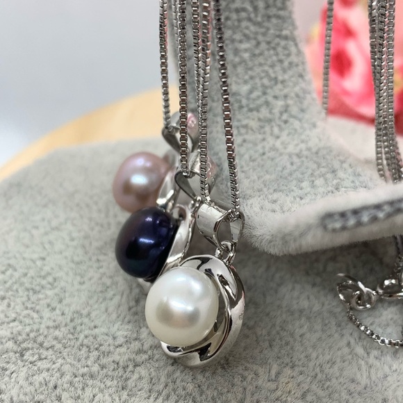 Natural Freshwater Pearl Necklace - Picture 3 of 6